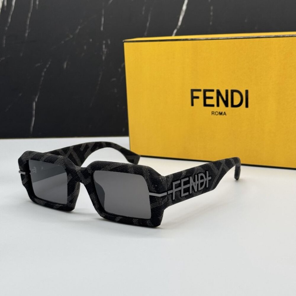 NEW FE40074U 05A FENDI SUNGLASSES BLACK GREY UNISEX EYEWEAR FENDI